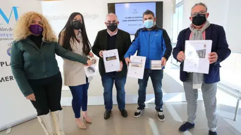 Entrega de los nuevos planes de emergencia y autoprotecci&oacute;n de Protecci&oacute;n Civil de la Diputaci&oacute;n de M&aacute;laga
