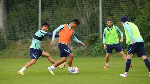 El C&aacute;diz CF se ejercita en la ciudad deportiva para preparar el encuentro copero