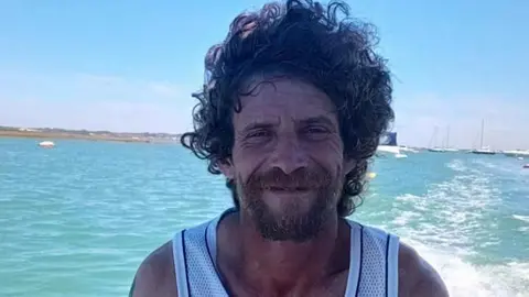 La familia de Jes&uacute;s Monge estalla: "No hicieron nada por encontrarlo, no sab&iacute;a nadar"