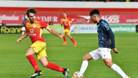 Chapela encara a un defensor en el Villa de Fortuna - C&aacute;diz CF