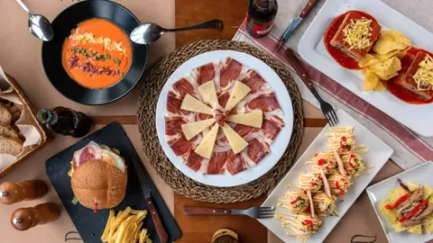 D&oacute;nde comer en C&aacute;diz en el Puente de la Constituci&oacute;n seg&uacute;n TripAdvisor. Foto: el Fog&oacute;n de Mariana.