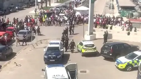 Altercados contra la Polic&iacute;a en La L&iacute;nea