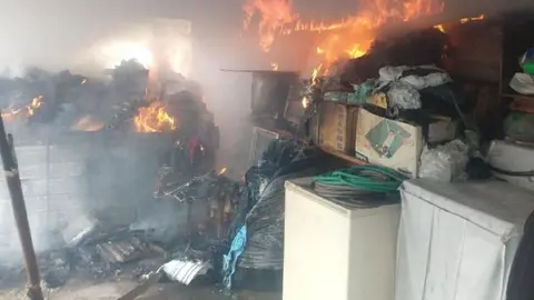 En llamas una casa con dos ancianos dentro en Arroyo del Ojanco