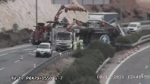 Herido un camionero tras salirse de la carretera en N&iacute;jar