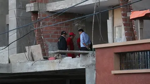 Un alba&ntilde;il cae mientras trabajaba en un edificio de cuatro plantas en Maracena