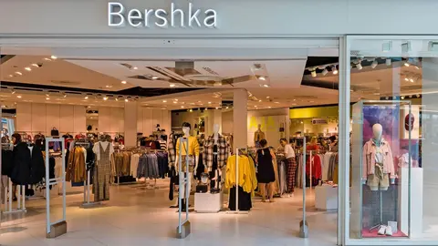 Lanzan un abrigo en Bershka que te quita el fr&iacute;o, es elegante y puedes jugar al ajedrez