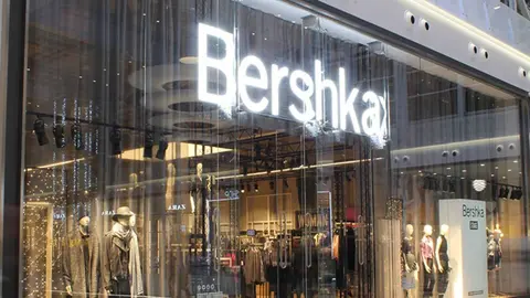 Bershka viste con la mejor serie a los amantes de Netflix: regalo perfecto para Navidad