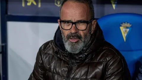 &Aacute;lvaro Cervera, en el banquillo del Nuevo Mirandilla

Foto: Salvador L&oacute;pez Medina