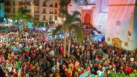Fiesta de disfraces de A&ntilde;o Nuevo, en Co&iacute;n, M&aacute;laga