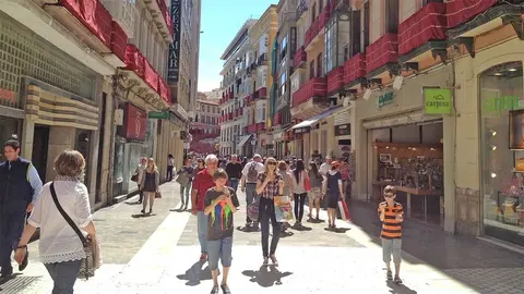 La calle Granada de M&aacute;laga vende dos quintos premios del sorteo de la Loter&iacute;a de Navidad