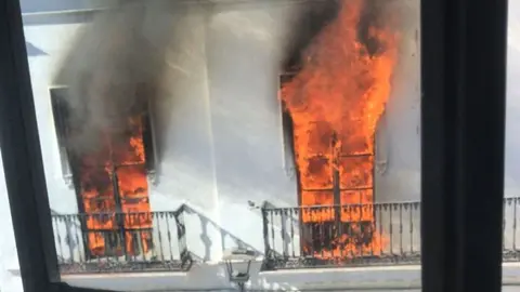 Herido en Jerez un ni&ntilde;o de dos a&ntilde;os tras salir ardiendo una casa