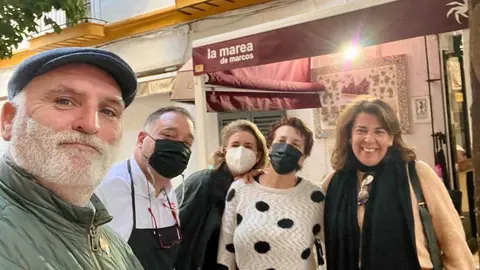 El chef Jos&eacute; Andr&eacute;s disfruta en Jerez del mejor surtido de pescado, marisco y vino de la tierra