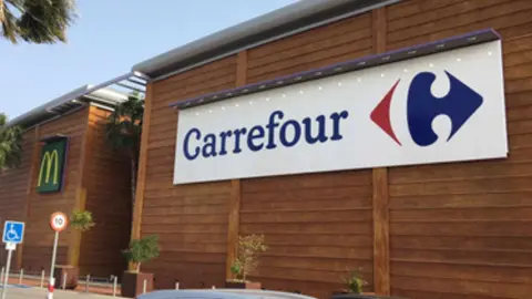 Carrefour inicia a arrasar con su Rosc&oacute;n de Reyes gigante a d&iacute;as de Nochevieja: m&aacute;s de 1 kilo de nata y trufa