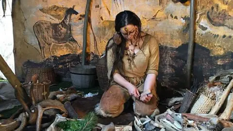 Una profesora recorre las carreteras para alimentarse de animales atropellados