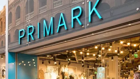 Primark arrasa con el abrigo para mujer que traslada a los a&ntilde;os 50 a precio de low cost