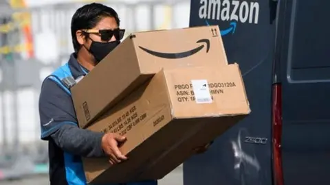 El robot aspirador que revienta en ventas en Amazon: limpia, friega y deja las alfombras relucientes