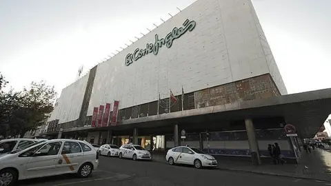 Hiere a un taxista en plena plaza del Duque en Sevilla