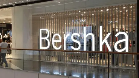 La nueva chaqueta de lana de Bershka es un arrebato a la moda: no deja indiferente