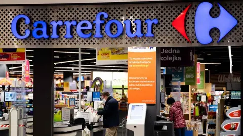 Carrefour compite con Stradivarius con un abrigo de pelo que llevan estrellas de Hollywood
