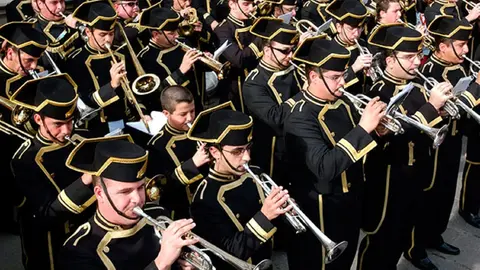 El credo de Juan Carlos Arag&oacute;n suena a gloria por las calles de Sevilla