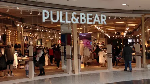 Pull and Bear echa un pulso a Zara en las rebajas con esta cazadora para mujer