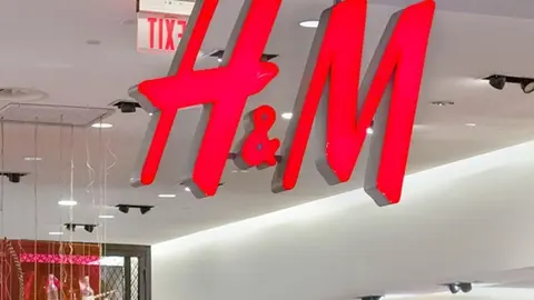 H&M revienta los precios en Rebajas: 3 camisetas ideales a menos de 3 Euros