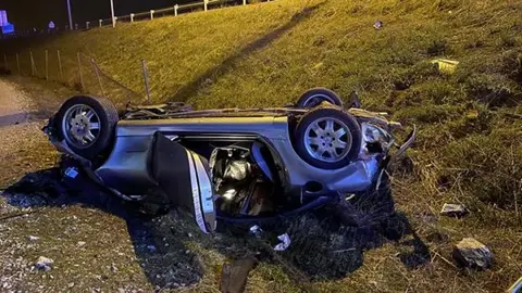 Muere un hombre tras salirse de la carretera con su coche en Benaocaz