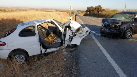 Impactante choque entre dos coches deja varios heridos en Arcos