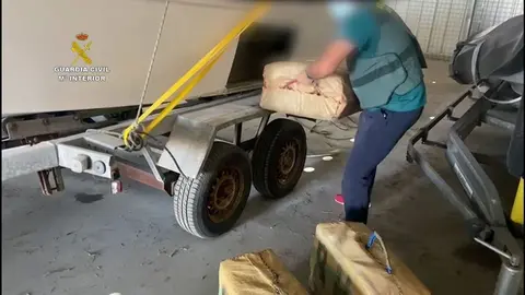 Hallan 300 kilos de hach&iacute;s en una embarcaci&oacute;n en Roquetas