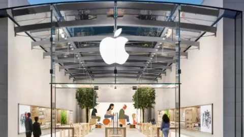 El tel&eacute;fono m&oacute;vil de Apple m&aacute;s exclusivo es este iPhone con pantalla gigante y un 1 TB de memoria