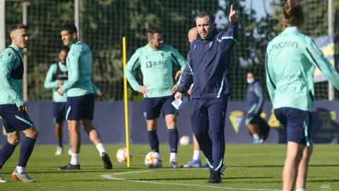 Sergio Gonz&aacute;lez afronta su primer partido como t&eacute;cnico del C&aacute;diz CF