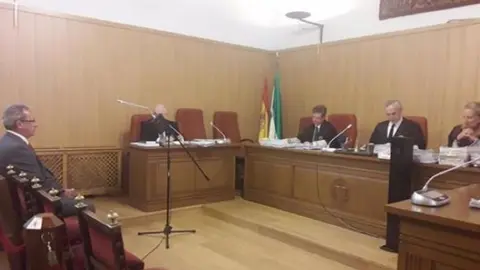 7 a&ntilde;os de c&aacute;rcel y multa de 6,1 millones para un guardia civil juzgado por narcotr&aacute;fico en Granada