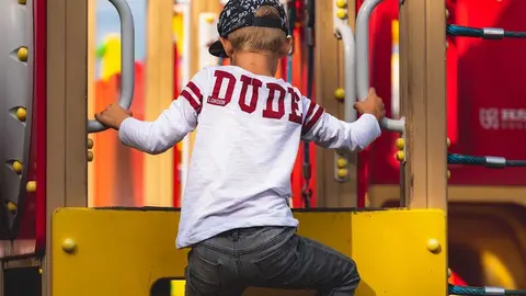 Un anciano se masturba en M&aacute;laga frente a un parque en presencia de menores