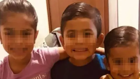 Un padre encuentra a sus tres hijos asesinados por su mujer