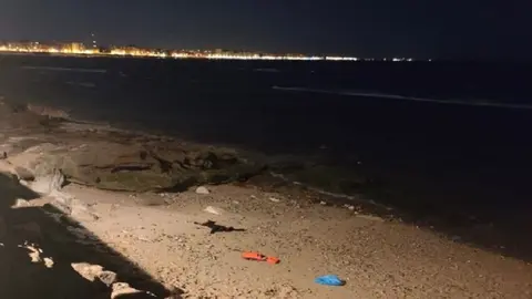 Desembarcan 15 inmigrantes en la playa de La Caleta