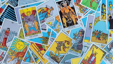 Spanish Tarot card reading, psychics