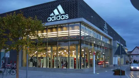 Estos 4 ch&aacute;ndal de mujer de Adidas arrasan en ventas y son lo &uacute;ltimo en moda: env&iacute;o gratis