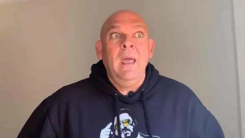 El Comandante Lara llena de risas YouTube con el chiste de la chica insaciable