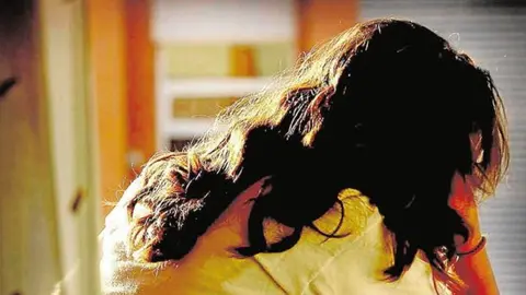 Viola a una mujer en Alcal&aacute; de Guada&iacute;ra tras golpearla por la espalda