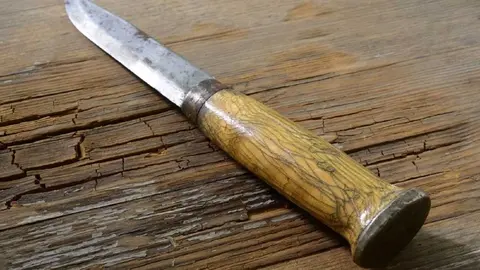 Le pega 2 pu&ntilde;aladas a un conocido en V&eacute;lez-M&aacute;laga para robarle 100 euros