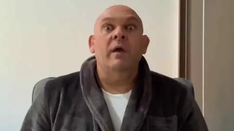 El Comandante Lara rescata en YouTube el m&iacute;tico chiste de la Guardia Civil