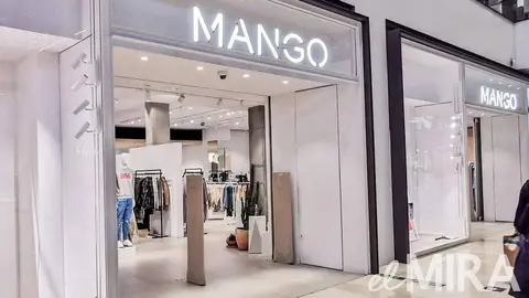 La chaqueta americana perfecta para los atardeceres y anocheceres de junio y julio es de Mango