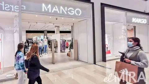 Las rebajas de Mango alcanzan de lleno a 5 bolsos sorprendentes por menos de 30 euros