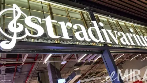 La nueva colecci&oacute;n de camisas de Stradivarius es la m&aacute;s colorida de la historia