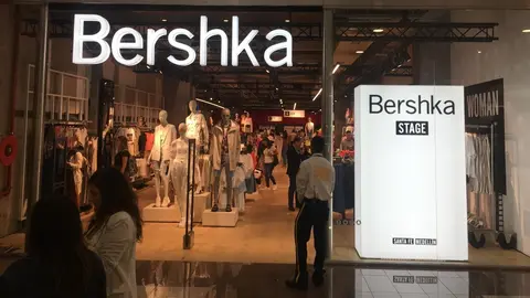 Bershka revienta las rebajas con 8 tops a la moda que quitan el hipo: ideales para primavera y verano