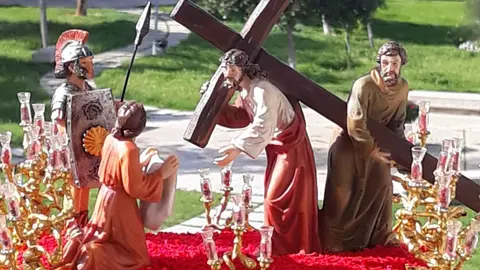 El invento del que todos hablan: Un paso de Semana Santa teledirigido hecho en Jerez