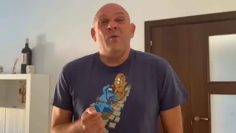 El Comandante Lara y el chiste de los huevos llenan de risas YouTube