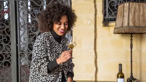 La en&oacute;loga de Bodegas Williams & Humbert, en Jerez, entre las seis mejores de Espa&ntilde;a