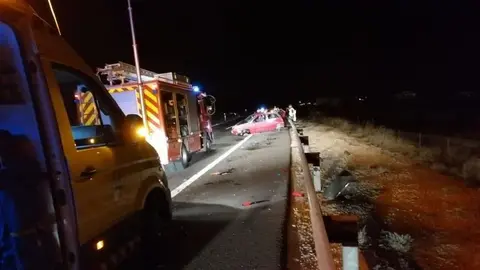 Muere una persona tras salir su coche de la carretera en Almog&iacute;a