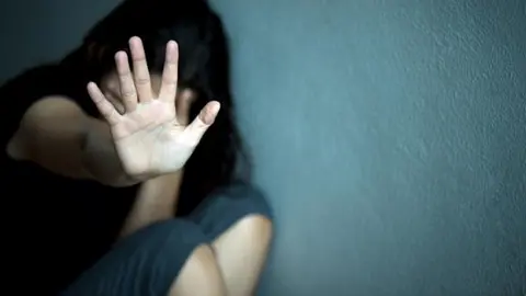 Agrede sexualmente de forma continuada a su hijastra de 13 a&ntilde;os en Sevilla